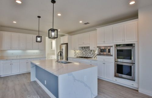 7796 Spring Hill St, Chino CA  91708-7606 exterior