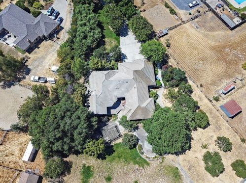 10000 Walter Welsher Ct, Gilroy CA  95020-9704 exterior
