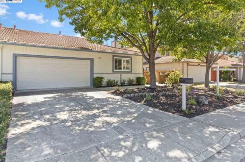 8203 Mulberry Pl, Pleasanton, CA 94568-1268