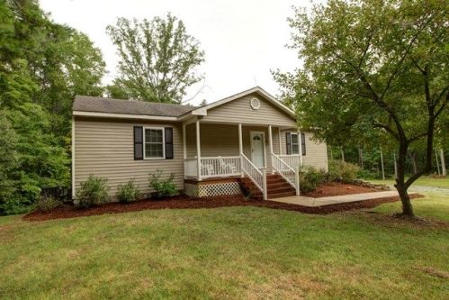 688 Lakepoint Dr, Clarksville, VA 23927-3553