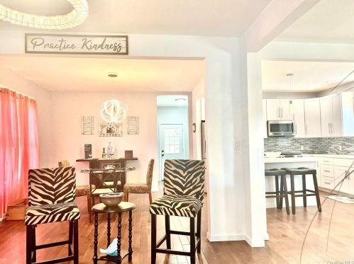 37 Beacon St, Middletown NY 10940-4733 exterior