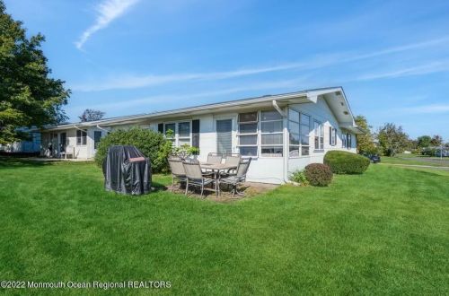 2 Lowell Ct, Bricktown NJ  08724-2423 exterior