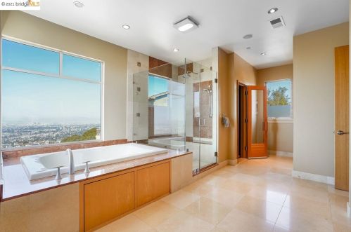 13349 Campus Dr, Oakland CA  94619-3709 exterior