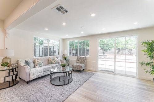 6930 Colbath Ave, Van Nuys CA  91405-4103 exterior