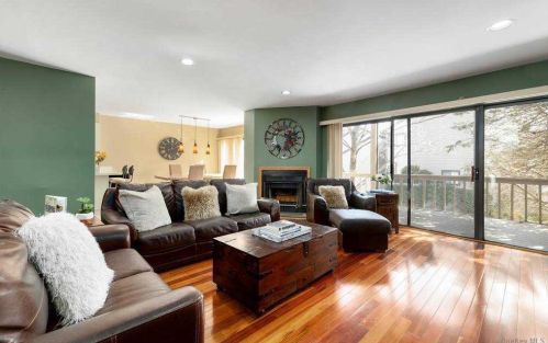91 The Gln, Muttontown, NY 11545-2256