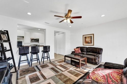 460 147 Ave, Hollywood FL 33027-6104 exterior