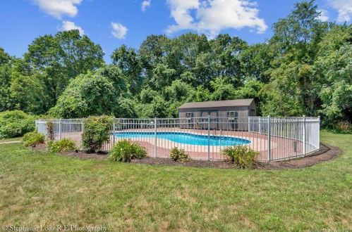 812 Pleasant St, Southington CT  06489-2015 exterior