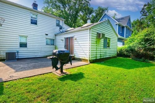 968 Phelps Rd, Teaneck, NJ 07666-5624