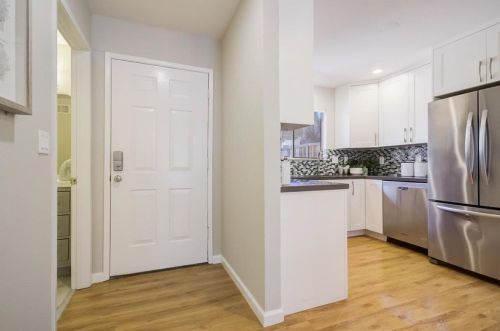 110 Mission Dr, Palo Alto, CA 94303-2756