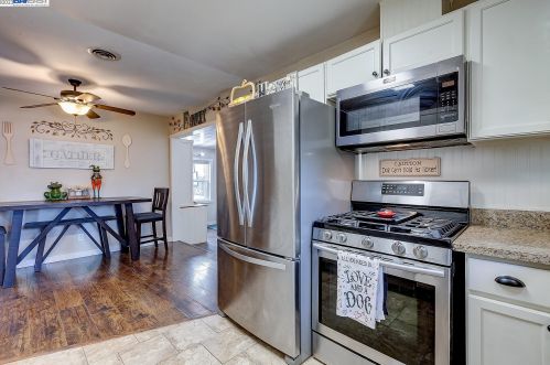 445 Parkwood Dr, Manteca CA  95336-2848 exterior