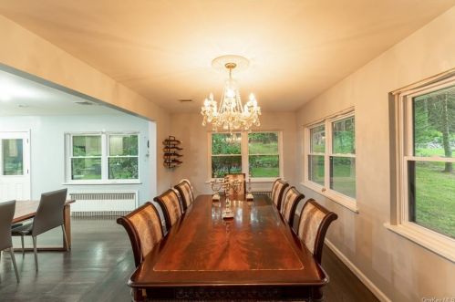 4 Hillside Ter, Airmont NY  10901-2105 exterior