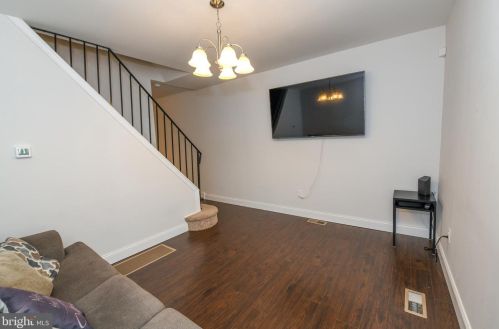 7242 Hegerman St, Philadelphia, PA 19135-1311