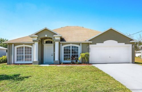 6454 Flair St, Fort Pierce, FL 34986-3791