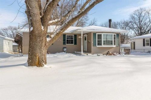 1269 Hackett Rd, Waterloo IA  50701-1149 exterior