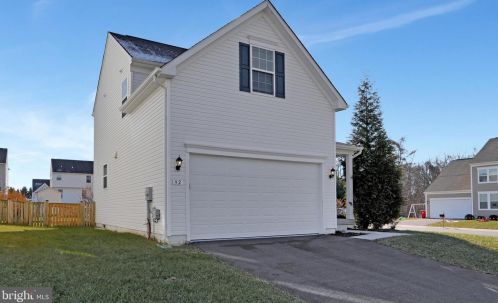 92 Hughs Rd, Charles Town, WV 25414-5667