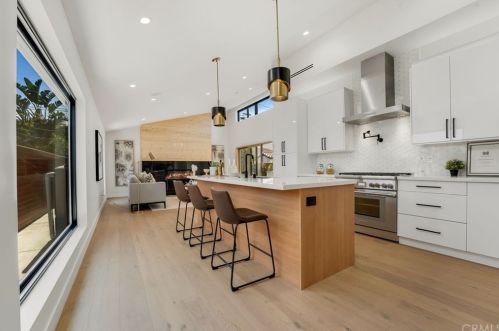 4709 Norwich Ave, Van Nuys CA  91403-2017 exterior