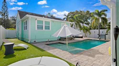 3235 6 Ave, Saint Petersburg FL  33712-1415 exterior