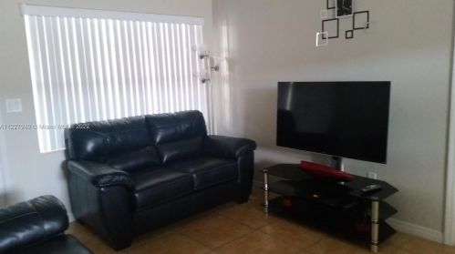 351 4th Ave, Hialeah, FL 33010-4801