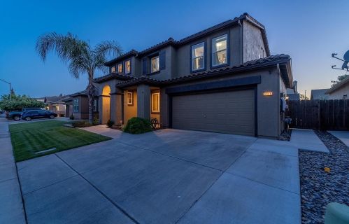 5915 Homewood Ct, Riverbank, CA 95367-9549