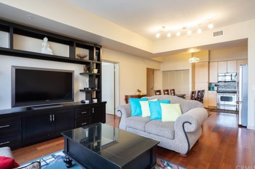 388 Ocean Blvd, Long Beach, CA 90802-5252