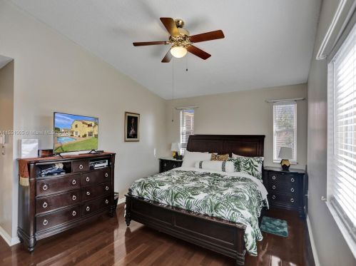 1282 192 Ave, Hollywood FL 33029-5823 exterior