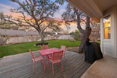 302 Deepwood Dr, Georgetown TX 78628-8305 exterior