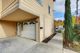 4317 26th Ave, Seattle, WA 98106-1241