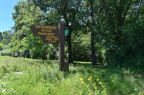 4144 Menomonee Riv Pkwy, Milwaukee WI 53222-1135 exterior