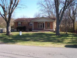 114 Gates Dr, Hendersonville, TN 37075-4840