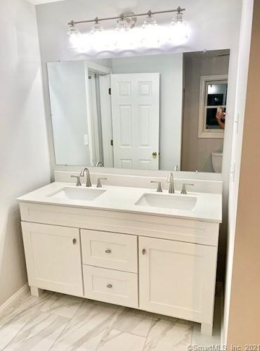 1200 Cornerstone Ct, Cheshire CT  06410-1860 exterior