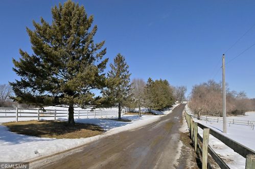 4650 Maple St, Maple Plain, MN 55359-9678