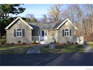 22 Sand St, Millwood, NY 10546-1022