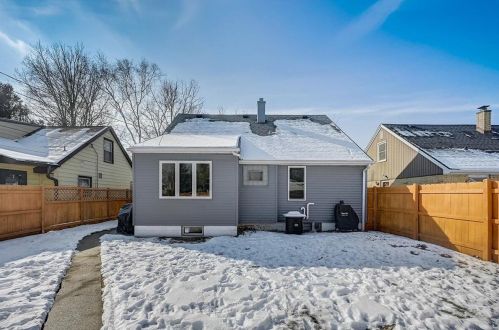 3316 Honey Creek Dr, Milwaukee WI  53219-3911 exterior