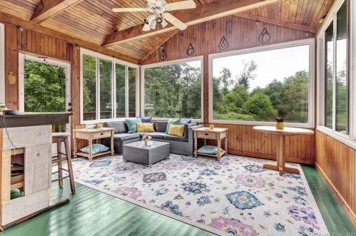 24 Morgan Dr, Wallingford CT  06492-2641 exterior