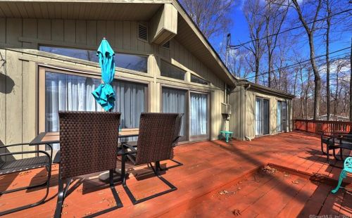 53 Alison Ave, Wallingford CT 06492-3302 exterior