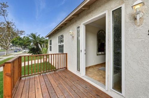 5739 Candlewood St, Lakewood, CA 90713-1827