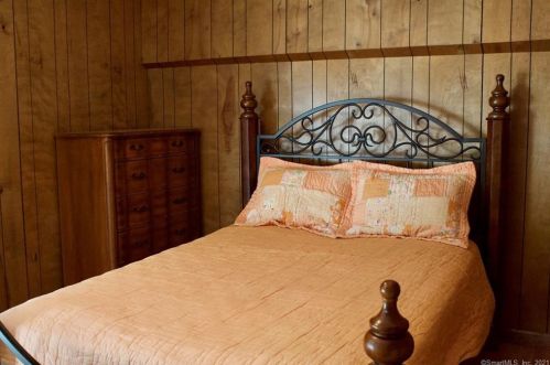 1 Clifton St, Lyme CT  06371-2024 exterior