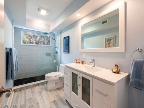 5690 Pne Tree Dr, Sanibel FL 33957-2304 exterior