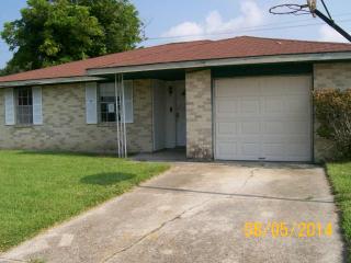 3028 Grinell Dr, Marrero, LA 70072-5554