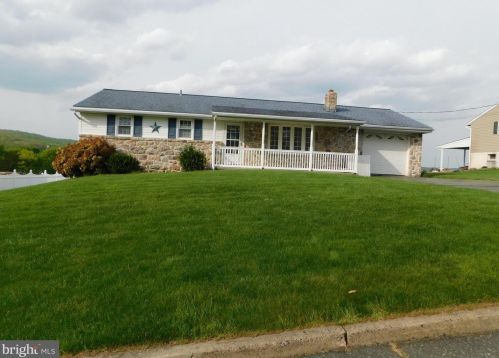 241 4th St, Bally, PA 19503-9662