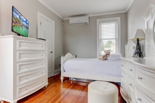 104 Clement Ave, Floral Park NY  11003-2704 exterior