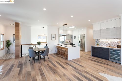 721 44th St, Oakland CA 94608-3404 exterior