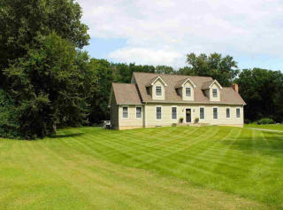 114 Shirley Ave, Fishkill, NY 12524-1363