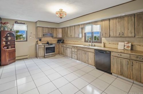 226 Juniper Ridge Dr, Waterbury CT  06708-1912 exterior
