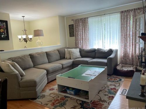 28 Bennett Rd, Norwich, CT 06384-1706