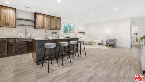 11512 La Maida St, North Hollywood CA  91601-4323 exterior