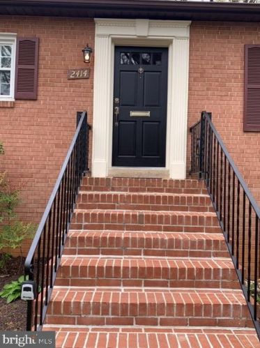 2414 Chestnut St, Falls Church VA  22043-3052 exterior