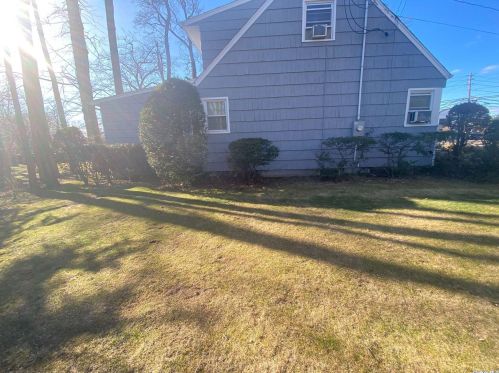 258 Steamboat Rd, Great Neck NY  11024-1634 exterior