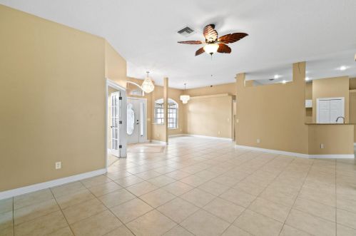 1698 Mockingbird Dr, Fort Pierce FL  34986-2045 exterior