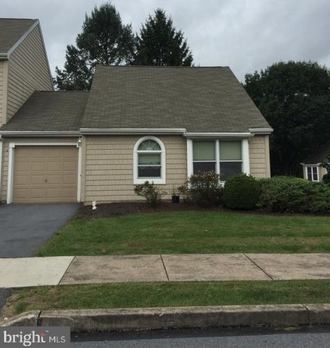 205 Crescent Dr, Swatara PA  17033-2335 exterior